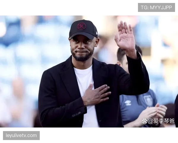 孔帕尼跑轰体系解析：拜仁前6轮奔跑736公里，高强度跑4395次创德甲纪录